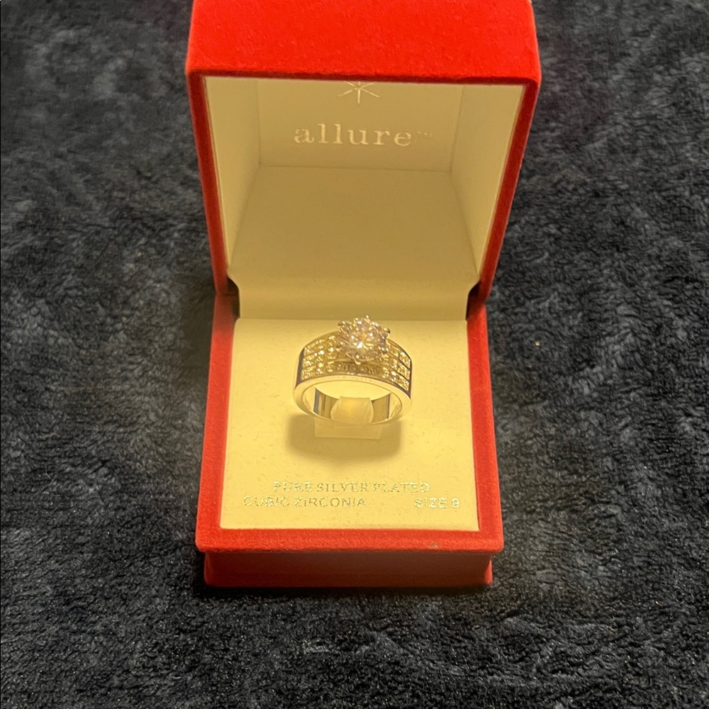 Allure Silver Ring with Sparkling Stones